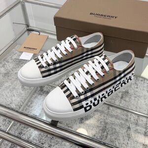 BURBERRY LARKHALL BEIGE CHECK CANVAS LOGO SNEAKERS SIZE EU 38